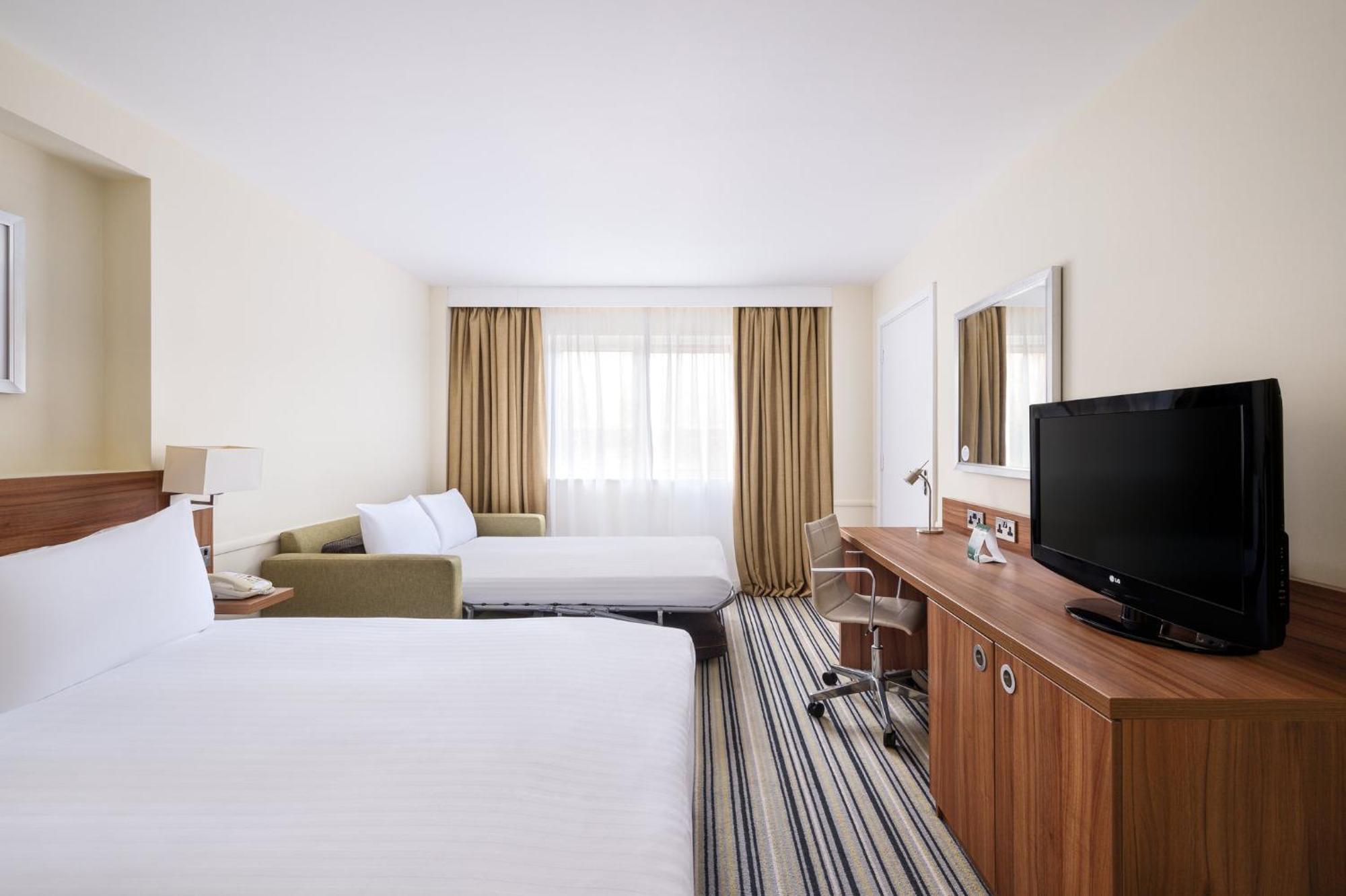 Holiday Inn Leeds-Wakefield M1 Jct40 By Ihg Exteriör bild