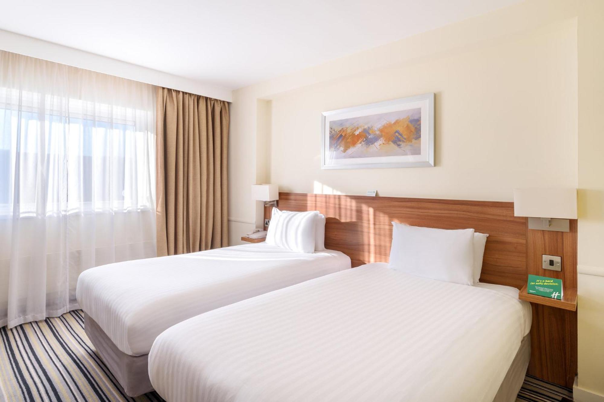Holiday Inn Leeds-Wakefield M1 Jct40 By Ihg Exteriör bild